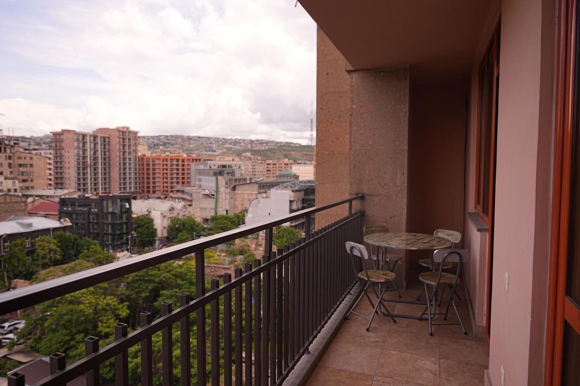 Sweet Home Apart-Hotel Erevan Esterno foto